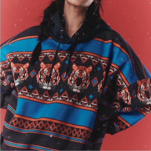 FP Movement by Free People Tops - Free People Movement Sprint To The Finish Printed Hoodie Black Tiger Print NWOT